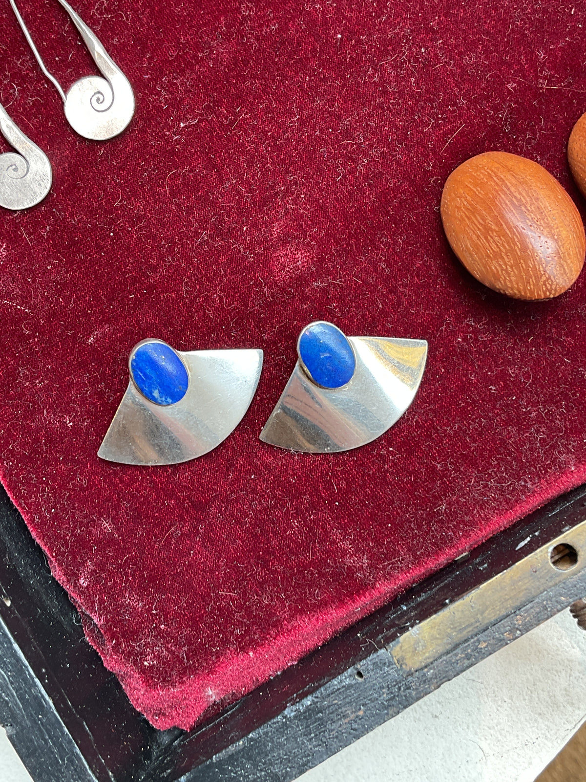 Unknown | Silver fan earrings with lapis lazuli