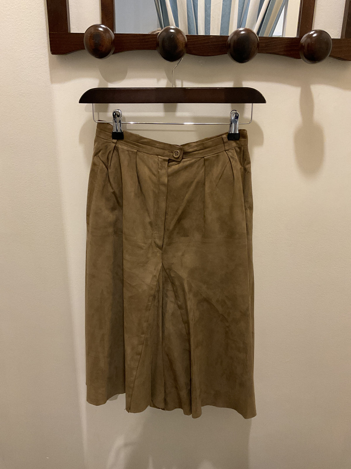 Furs ettex | Green suede leather shorts