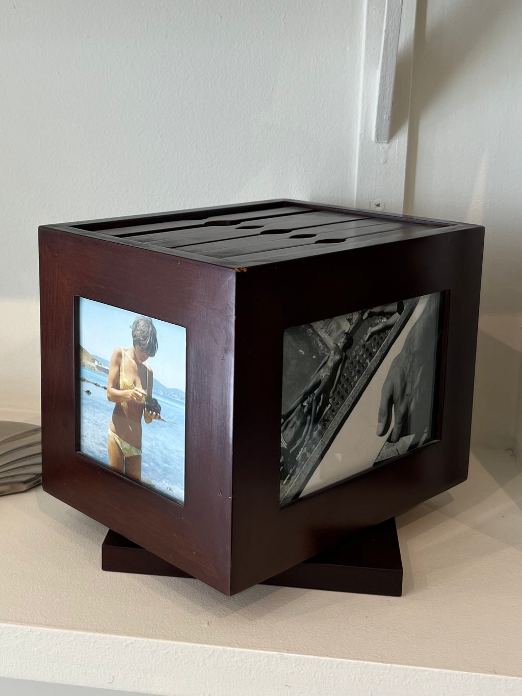 Unknown | Photos Holder